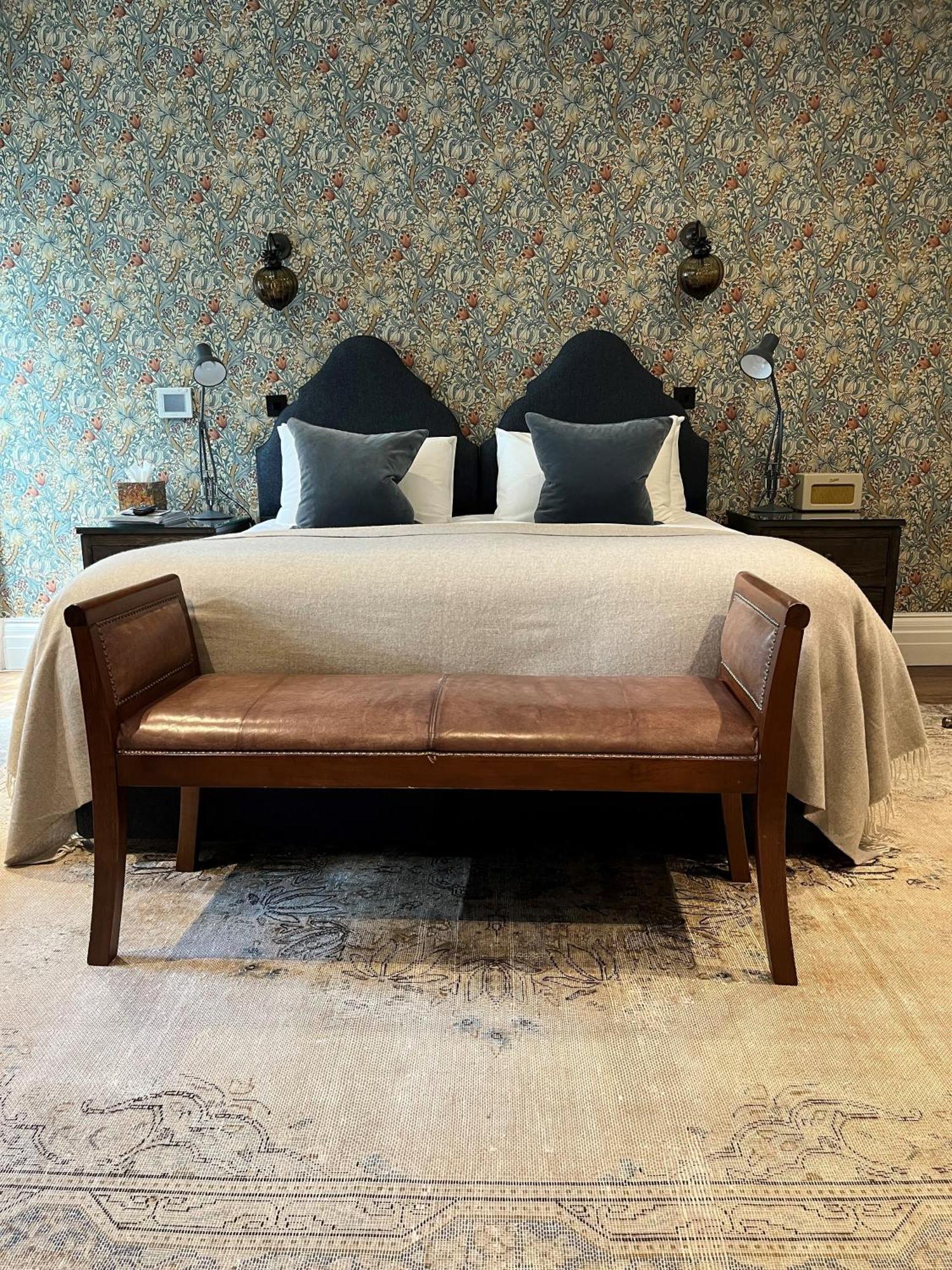 Manor House Lindley Hotel