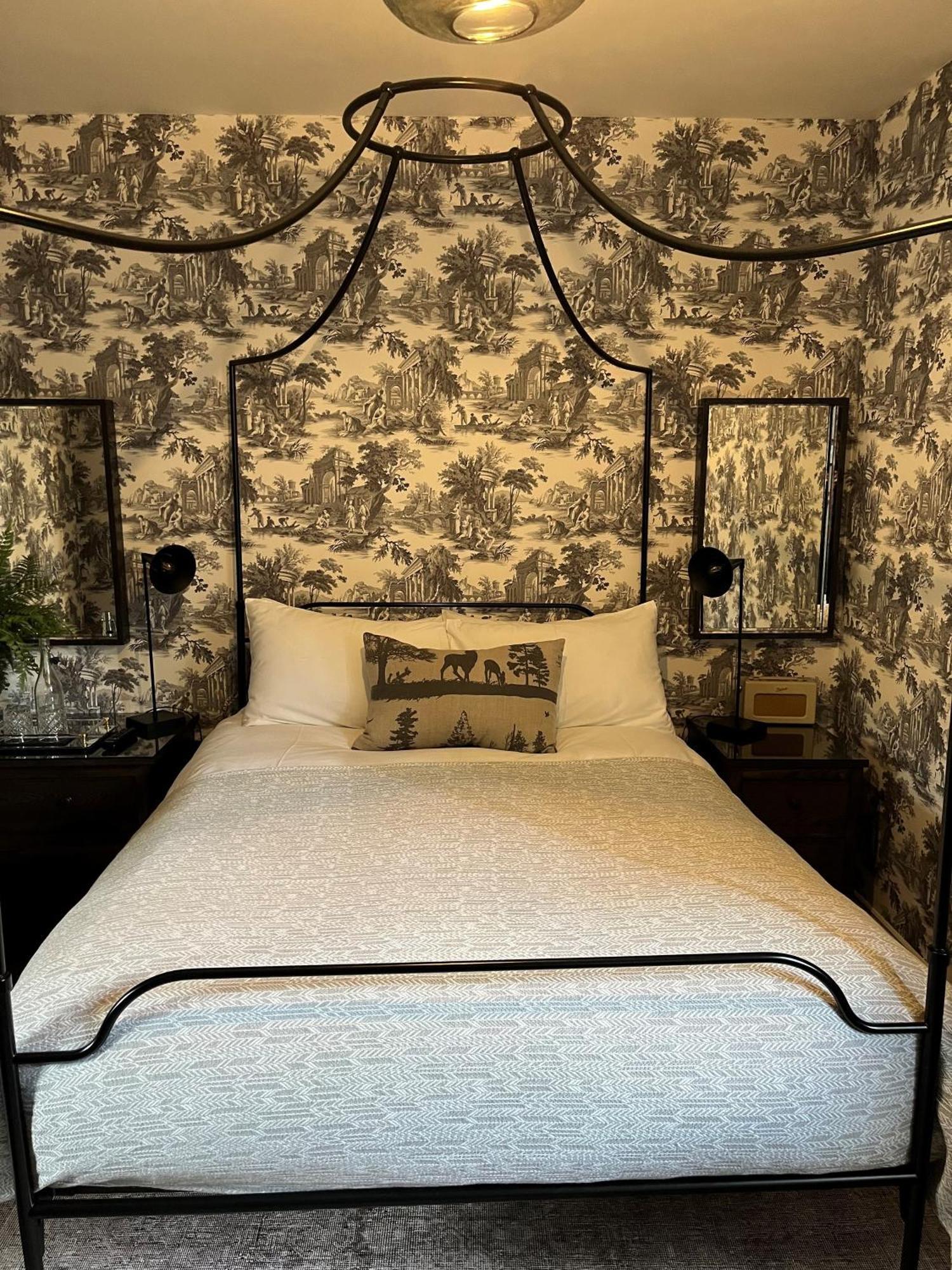 Manor House Lindley Hotel 5*