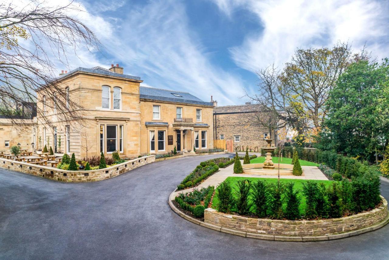 Manor House Lindley Hotel